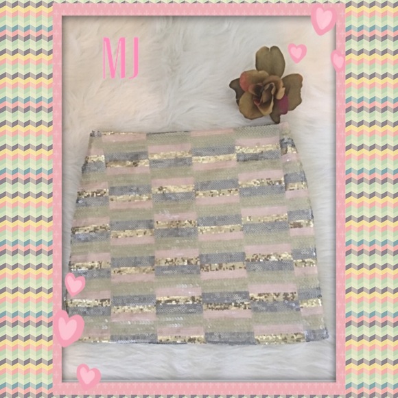 Dina B Dresses & Skirts - 💕NWOT💕 Sequins Skirt💕